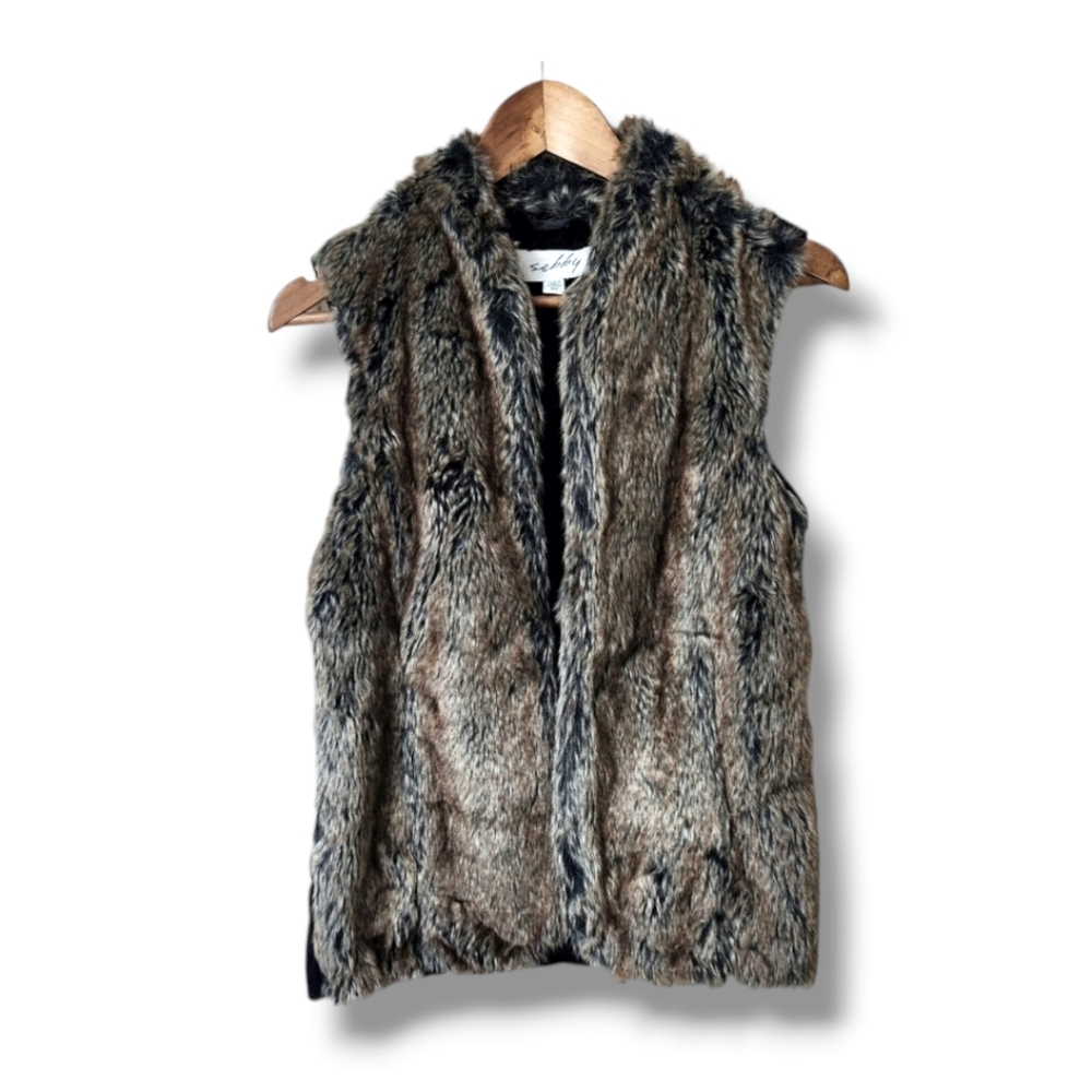 Shebby Faux Fur Cable Knit Vest | Small
